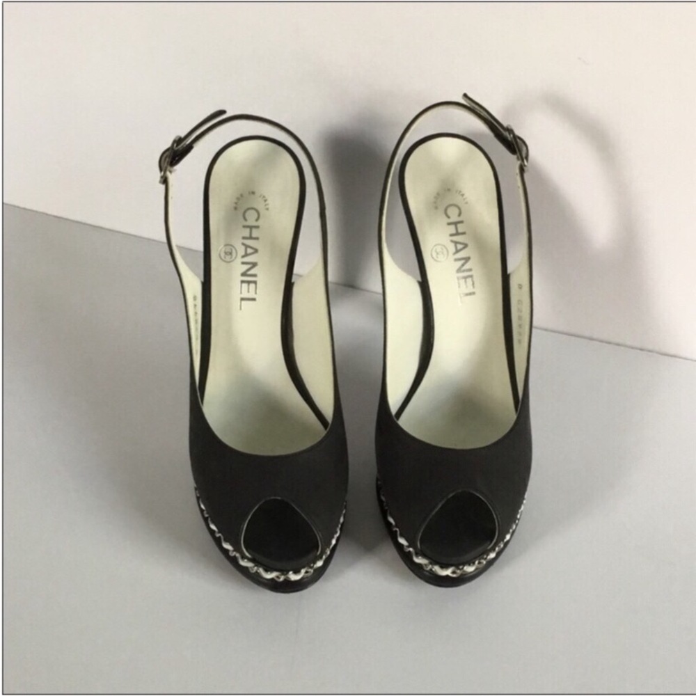 CHANEL - Picture 2 of 16